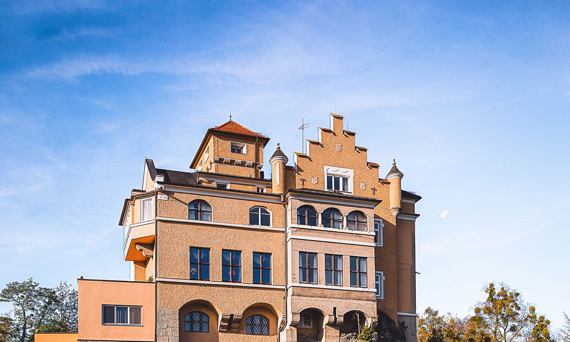 Schloss Mönchstein von außen